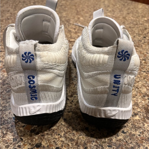 Men’s Size 8 Nike Cosmic Unity 003 Shoes - Picture 2 of 9